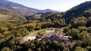Hilltop Apartment With Swimming Pool