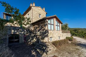 Hilltop Apartment With Swimming Pool