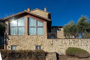 Hilltop Apartment With Swimming Pool