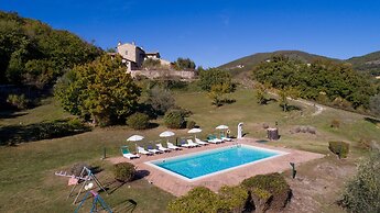 Hilltop Apartment With Swimming Pool
