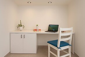 Peaceful, Pet-friendly Central Apt