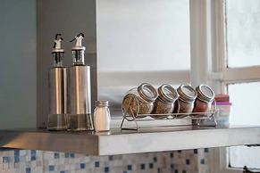 Peaceful, Pet-friendly Central Apt