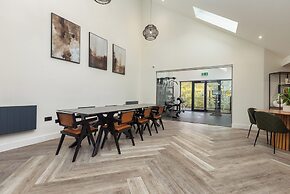 Riverside House by UTDM