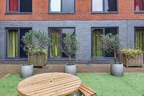 Riverside House by UTDM