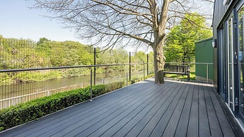 Riverside House by UTDM