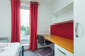 Riverside House by UTDM