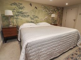 Paramount Apartments