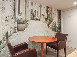 Paramount Apartments