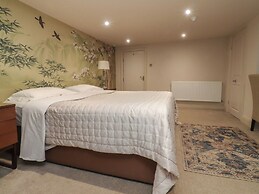 Paramount Apartments