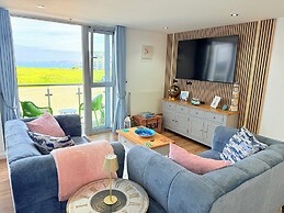 Penthouse @46zinc - Headland View
