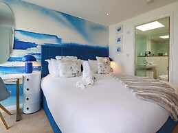 Penthouse @46zinc - Headland View