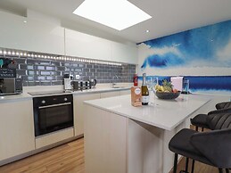 Penthouse @46zinc - Headland View