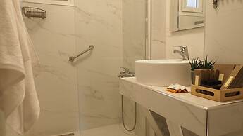 leonidas apartments and suites