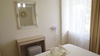 leonidas apartments and suites