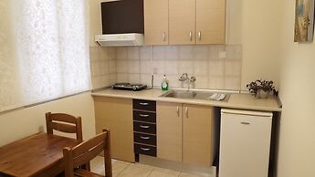 leonidas apartments and suites