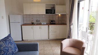 leonidas apartments and suites