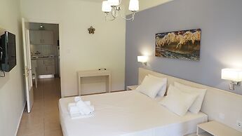 leonidas apartments and suites