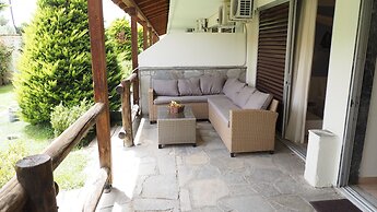 leonidas apartments and suites