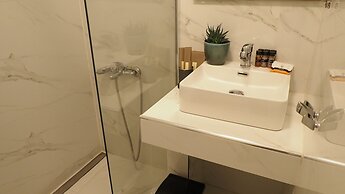 leonidas apartments and suites