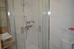 leonidas apartments and suites