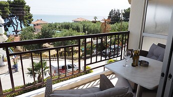 leonidas apartments and suites