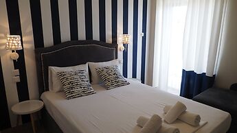leonidas apartments and suites
