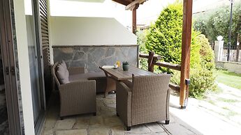 leonidas apartments and suites