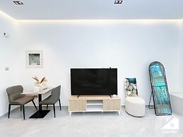 Relaxing ST Getaway Balcony, Pool & Gym Access