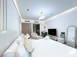 Relaxing ST Getaway Balcony, Pool & Gym Access