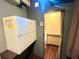 Otemachi Kamon Hotel - Caters to Men - Hostel