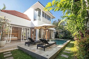 Splendid Villa 3Br Center Seminyak