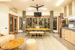 Splendid Villa 3Br Center Seminyak