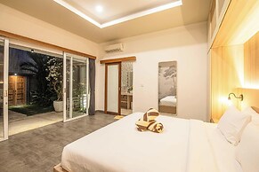 Splendid Villa 3Br Center Seminyak