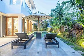 Splendid Villa 3Br Center Seminyak