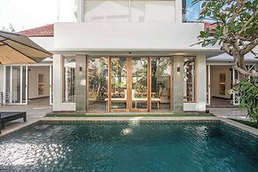 Splendid Villa 3Br Center Seminyak