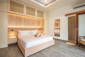 Splendid Villa 3Br Center Seminyak