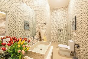 Splendid Villa 3Br Center Seminyak