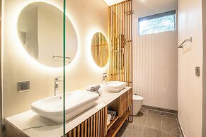 Contemporary 5BR Villa , AC, Water Filter