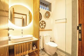 Contemporary 5BR Villa , AC, Water Filter