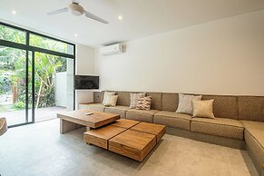 Contemporary 5BR Villa , AC, Water Filter