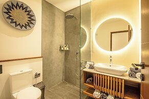 Contemporary 5BR Villa , AC, Water Filter
