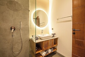 Contemporary 5BR Villa , AC, Water Filter