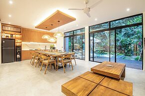 Contemporary 5BR Villa , AC, Water Filter