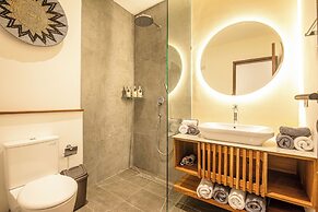 Contemporary 5BR Villa , AC, Water Filter