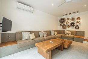 Contemporary 5BR Villa , AC, Water Filter