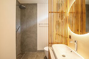 Contemporary 5BR Villa , AC, Water Filter