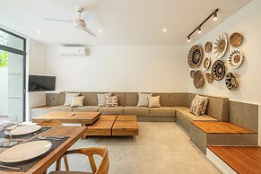 Contemporary 5BR Villa , AC, Water Filter