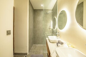 Contemporary 5BR Villa , AC, Water Filter