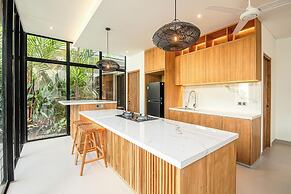 Luxe 6BR Villa, 400m From Canggu, Water Filter