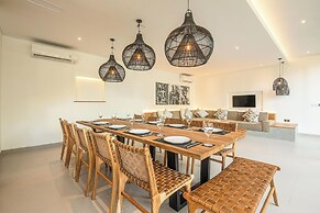 Luxe 6BR Villa, 400m From Canggu, Water Filter